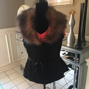 Vest with faux fur colllar